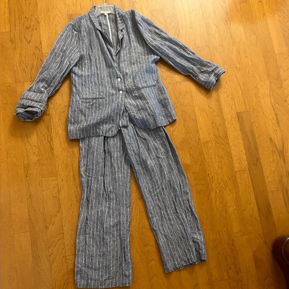 Gold Hawk Linen Blue and White Pinstriped Suit Blazer and Pants - Picture 2 of 10